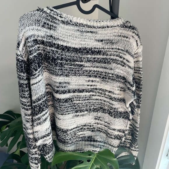 H&M Sweater - Picture 3 of 4